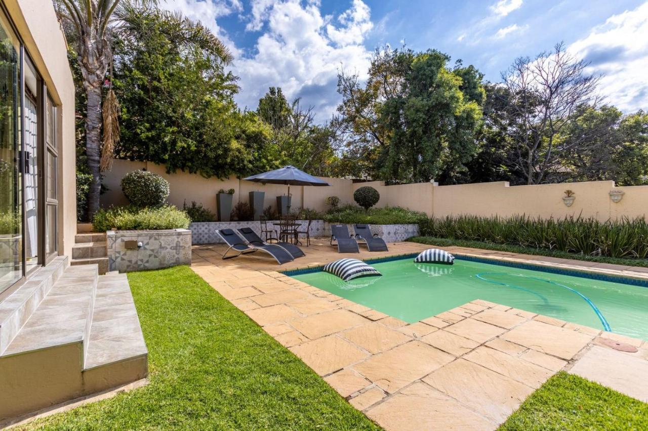 Fleur De Lis Guesthouse Krugersdorp Dış mekan fotoğraf